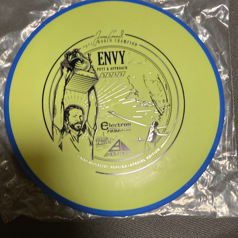 Axiom Discs Envy Putt & Approach Disc - Yellow with Blue Rim